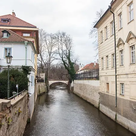 Charming Lesser Town By Easybnb *